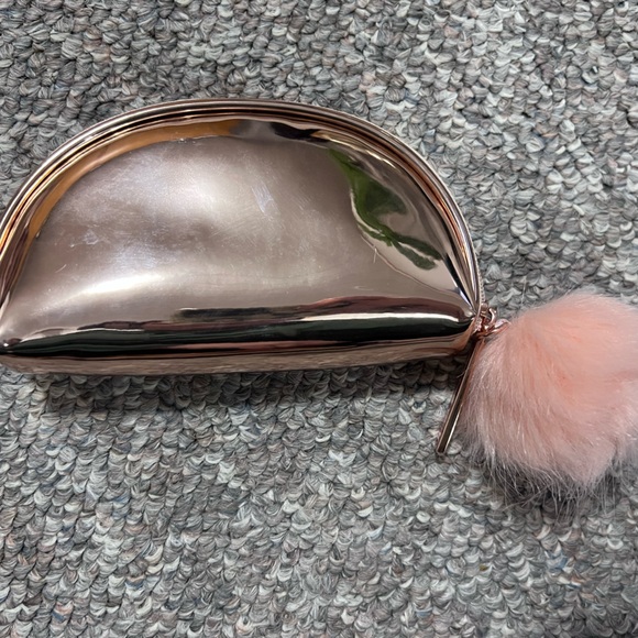 Limited Edition MAC Makeup Bag Set 💕 - Picture 3 of 9